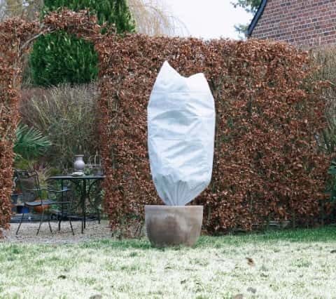 Winterafdekhoes met koord 50g/m2 wit